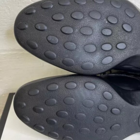 TOD's Women's Cap Toe Black Leather Ankle Boots Thread Accent Lace up Size 8 US - Picture 10 of 11